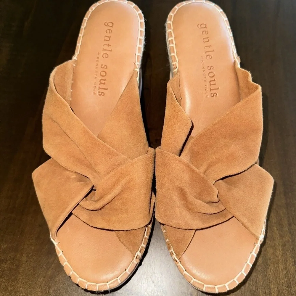 Gentle Souls by Kenneth Cole Elyssa Braid Wedge Cognac Suede Women's Sz 9